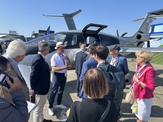 Jean Botti talking to interested passerbys about to the Voltaero cassio 330